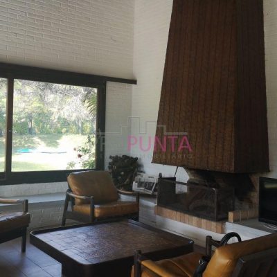 Casa en venta y alquiler en punta del este, playa mansa, cerca del mar