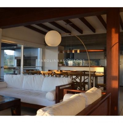 Hermosa casa con piscina muy bien decorada punta piedras la barra