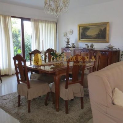 Casa a dos cuadras de playa mansa y a cuatro cuadras del shopping