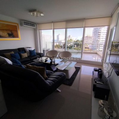Departamento de 3 dorm. en torre one, punta del este