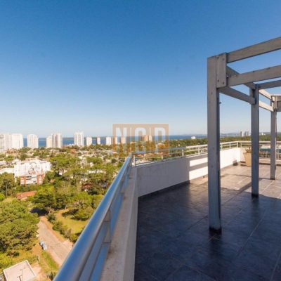 Venta penthouse sobre roosevelt 2 dorm. parrillero