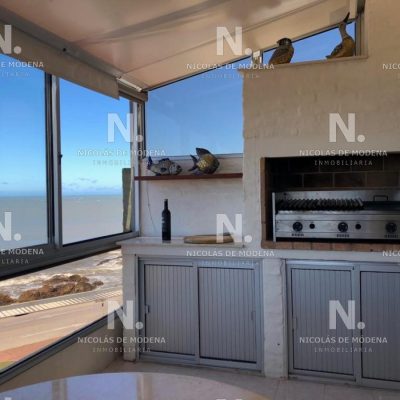 Departamento en ultimo piso frente al mar, punta del este