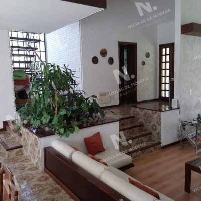 Chalet tres dorm., dos baños, dormitorio y baño de servicio