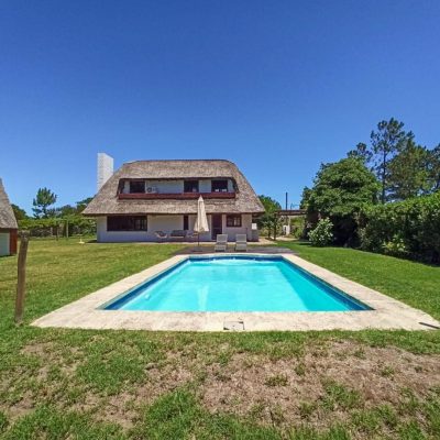 Cómoda casa de 5 dorm. con piscina