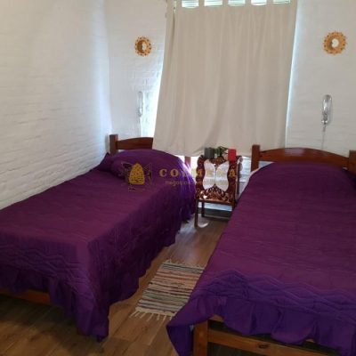 En tio tom bonita casa con 3 dorm.