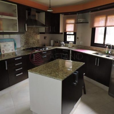 Linda casa en entorno de mucha tranquilidad!
