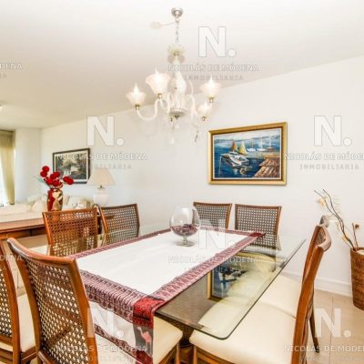Venta de apartamento de dos dorm. en suite más dependencia de servicio en torre le parc, punta