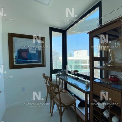 Moderno apto en punta del este