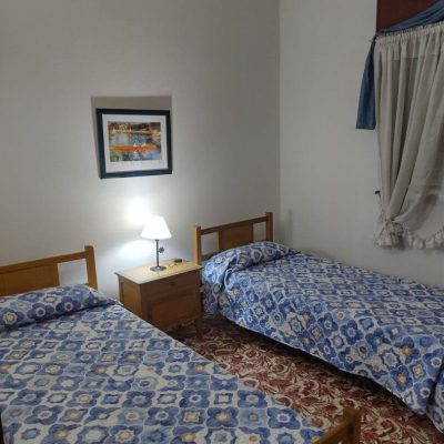 Alquiler chalet en amplio terreno de pinos en san bernardo del tuyú