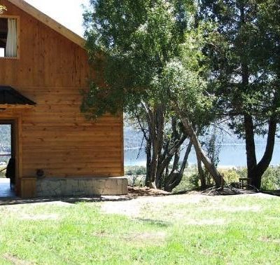 Alquiler la escondida complejo de cabañas en lago meliquina