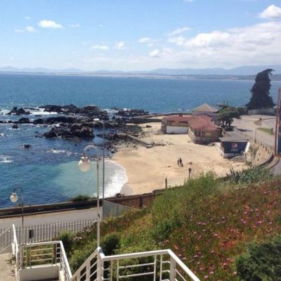 Cercano a reñaca y viña del mar, hermosa vista al mar, frente a la playa en concón