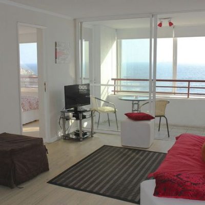 Reñaca 2 personas, espectacular vista 1° línea de playa, wifi, piscina y estacionamiento