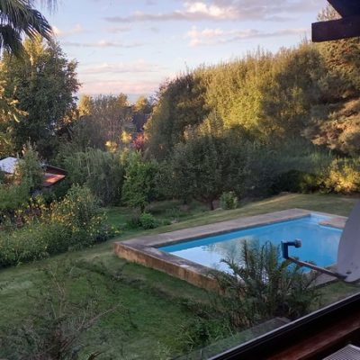 Cabaña amplia bajada al lago