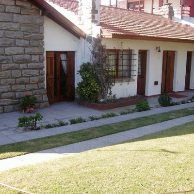 Chalet en ph (5 personas) 2 dormitorios, wi fi, parrilla, parque, estacionamiento,