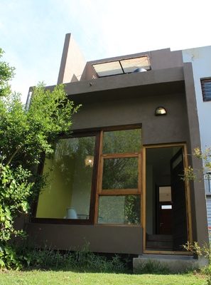 Casita moderna frente al bosque peralta ramos