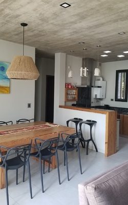 Casa del parque, hasta 4 pax – piscina y estacionamiento – zona residencial