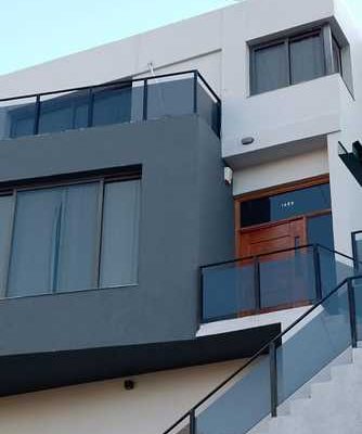 Casa con piscina climatizada exelente vista al lago