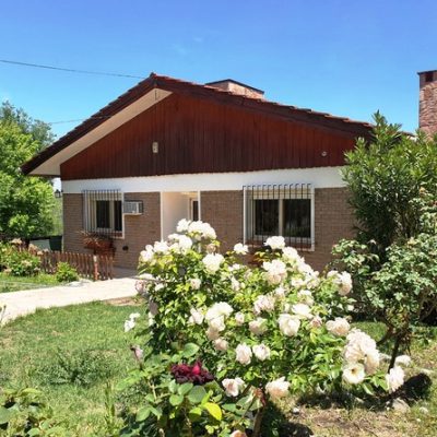 Hermosa casa familiar con pileta y jardín