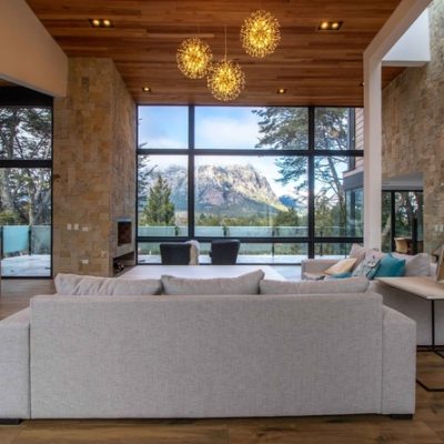 Alquiler moderna casa a estrenar para 12 pasajeros – arelauquen golf. 020.