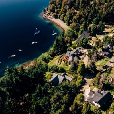 Alquiler casa en bariloche barrio cerrado con costa de lago. km16.