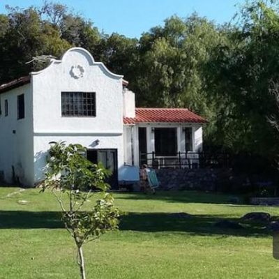 Casa al pie de la montaña