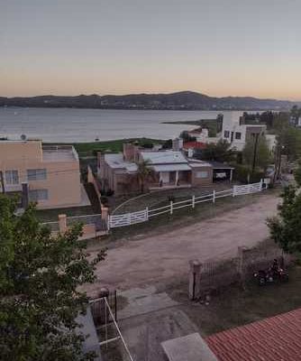 Se alquila casa (2 pisos) – villa lago azul, carlos paz