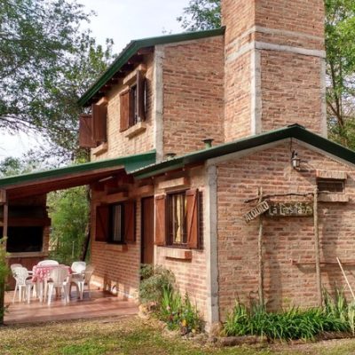 Casita en los reartes equipada para 5 personas (por whatsapp)