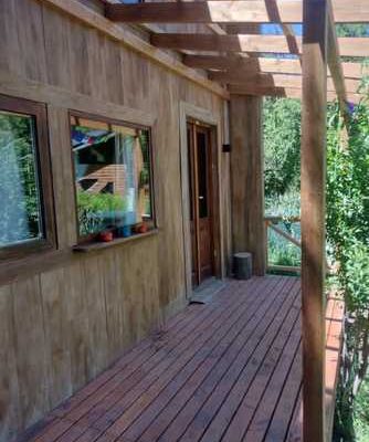 Casa para 4 personas, nueva, equipada. entorno de bosque, playas y cerros cerca