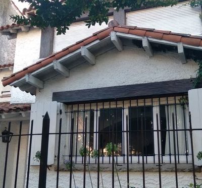 Chalet tradicional en playa grande con jardín, parrilla y cochera