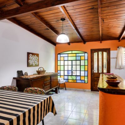 Casa en quequén temporada invierno a tres cuadras del mar y dos del faro