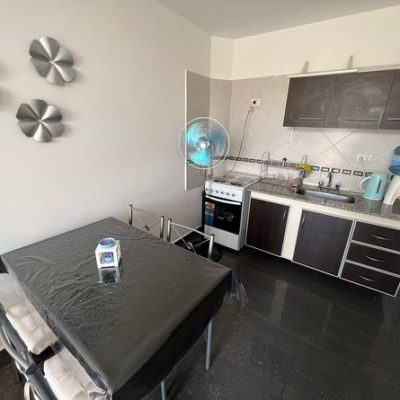 Departamento centrico con pileta y cochera , 4 personas