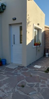 Departamento. para hasta 4 personas. céntrico 9 cuadras del mar. cochera, patio, parrilla.
