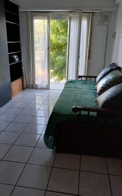 Alquilo departamento de 2 ambientes en primer piso por escalera, zona colinas de peralta ramos.