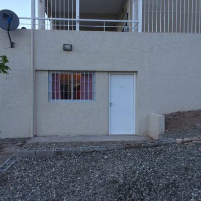 Casa y departamento en villa en villa cura brochero