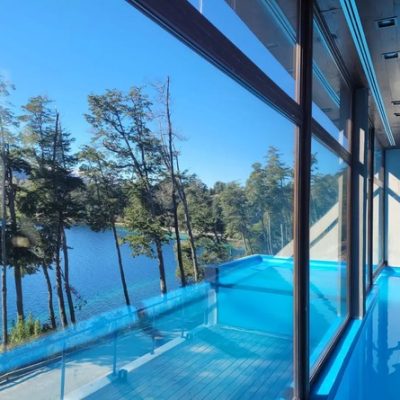 Departamento con piscina climatizada frente al lago correntoso