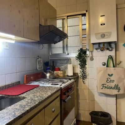 Depto con 2 habitaciones sobre avenida en san telmo . cerca de todo!