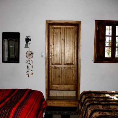 Amplio depto, centro chacras de coria,3 amb.pb , antigua casa de campo. estancia minima 3 noches!