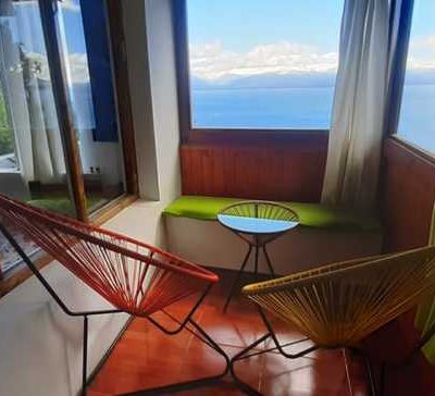 Departamento céntrico con vista al lago