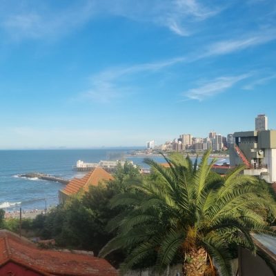 Loma de santa cecilia con vista al mar