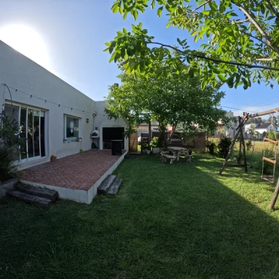 Tranquilidad y comodidad en las lavandas: casa con espacio verde