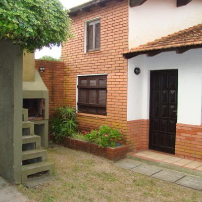 Alquilo casa x 6 personas a solo. 50 metros del mar