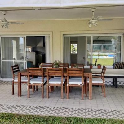 Luminosa y confortable casa en barrio cerrado pilar del este