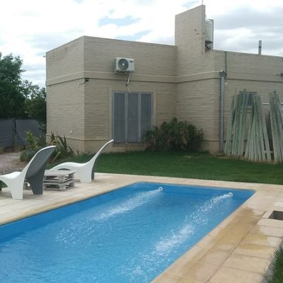 Casa con pileta cerca del autódromo