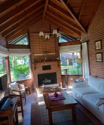 Pinamar, valeria del mar chalet impecable a dos cuadras del mar.