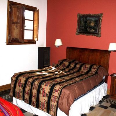 Amplio departamento, centro chacras de coria, planta baja , antigua casa . estancia minima 3 noches!