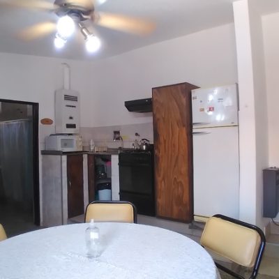 Departamento desde 2 hasta 5 personas a 3 cuadras del centro, cochera y todas las comodidades.