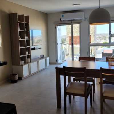Departamento moderno con cochera y parrilla, amplio y luminoso