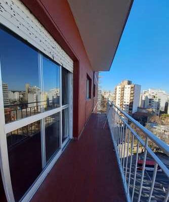 Amplio departamento 3 ambientes